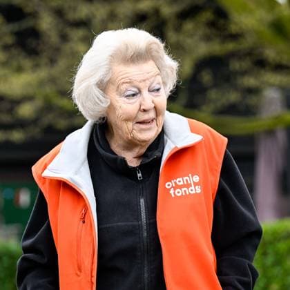 The Netherlands, 2026-03-13 14:00:35 AMSTERDAM, 13-03-2026, Children s Farm. Princess Beatrix participates in a volunteer activity for NLdoet by the Orange Fund. NLdoet is taking place for the 22nd time this year. Princess Beatrix helps care for the animals at a children s farm in Amsterdam. PHOTO: NLBeeld Patrick van Emst Credit: NL Beeld Patrick van Emst  Copyright: xx x