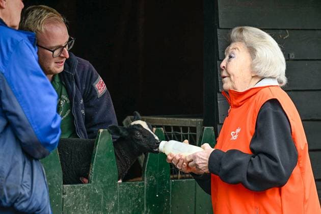 The Netherlands, 2026-03-13 14:42:30 AMSTERDAM, 13-03-2026, Children s Farm. Princess Beatrix participates in a volunteer activity for NLdoet by the Orange Fund. NLdoet is taking place for the 22nd time this year. Princess Beatrix helps care for the animals at a children s farm in Amsterdam. PHOTO: NLBeeld Patrick van Emst Credit: NL Beeld Patrick van Emst  Copyright: xx x