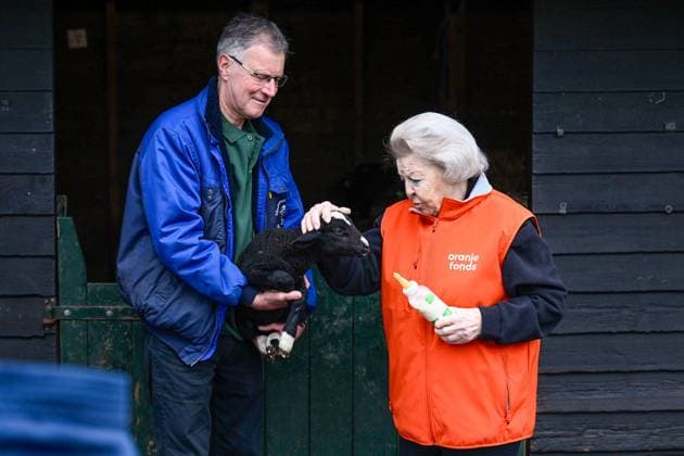 The Netherlands, 2026-03-13 14:46:59 AMSTERDAM, 13-03-2026, Children s Farm. Princess Beatrix participates in a volunteer activity for NLdoet by the Orange Fund. NLdoet is taking place for the 22nd time this year. Princess Beatrix helps care for the animals at a children s farm in Amsterdam. PHOTO: NLBeeld Patrick van Emst Credit: NL Beeld Patrick van Emst  Copyright: xx x