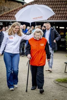 AMSTERDAM - Princess Beatrix at a petting zoo. The princess got to work here as part of the annual volunteer campaign NLdoet of the Orange Fund. ROBIN UTRECHT ANP netherlands out - belgium out  Copyright: xx x553227210x originalFilename: 553227210.jpg