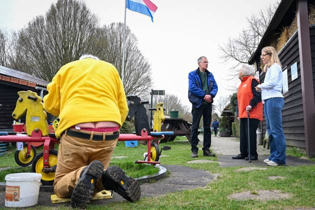 Princess Beatrix NLdoet Volunteer Day - Amsterdam Princess Beatrix participates in a volunteer activity for NLdoet by the Orange Fund. NLdoet is taking place for the 22nd time this year. Princess Beatrix helps care for the animals at a children s farm in Amsterdam. Amsterdam, Netherlands on March 13, 2026. Photo by Bruno Press ABACAPRESS.COM Amsterdam Netherlands  Copyright: xBrunoxPress ABACAx