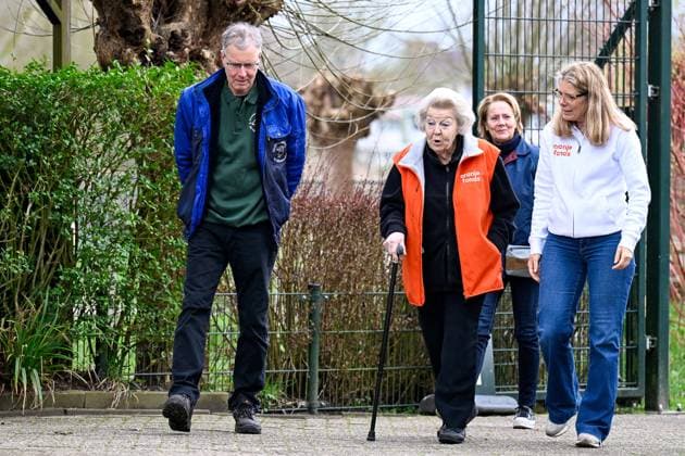Princess Beatrix NLdoet Volunteer Day - Amsterdam Princess Beatrix participates in a volunteer activity for NLdoet by the Orange Fund. NLdoet is taking place for the 22nd time this year. Princess Beatrix helps care for the animals at a children s farm in Amsterdam. Amsterdam, Netherlands on March 13, 2026. Photo by Bruno Press ABACAPRESS.COM Amsterdam Netherlands  Copyright: xBrunoxPress ABACAx