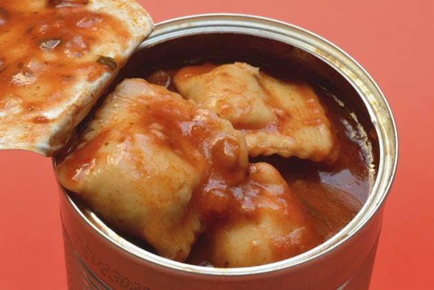 Ravioli in Konservendose, Fertiggericht in offener Konservenbüchse Tin ravioli, ready meal in open can Copyright: imageBROKER JürgenxPfeiffer ibxjpf16970336.jpg