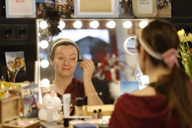 RECORD DATE NOT STATED 12.03.2026 Herne Revue Palast Ruhr Premiere der neunen Travestie Show - Like a Phoenix - im neuen Haus am Gysenberg . Künstler schminken sich Backstage in der Garderobe