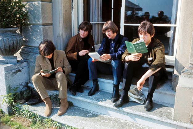 Jan 01, 1965 - London, England, UK - Members of The Beatles, GEORGE HARRISON, JOHN LENNON, RINGO STARR, PAUL MCCARTNEY. One of the most commercially successful and critically acclaimed bands in the history of popular music, the Beatles led the mid-1960s musical British Invasion into the United States. Landing on these shores on February 7, 1964, they literally stood the world of pop culture on its head, setting the musical agenda for the remainder of the decade. Copyright: xKeystonexPressedienstx London UK - ZUMA1072 19650101_olc_k98_058 Copyright: xIMAGO KeystonexPressedienstx