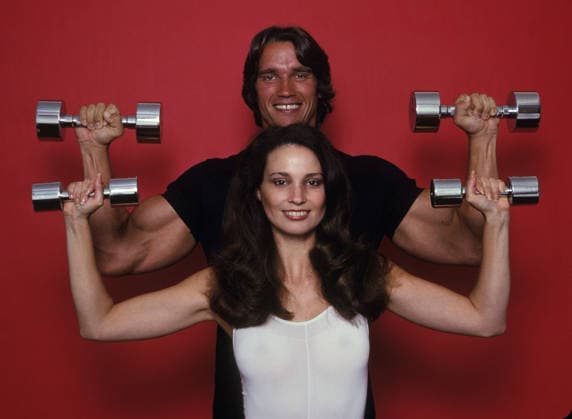 Jul 07, 1979 Albuquerque, NM, USA Professional bodybuilder ARNOLD SCHWARZENEGGER demonstrates weight exercises with a fitness model. Born in a small village in Austria, Arnold took up weight training at a young age and soon rose to the top as a bodybuilding champion. His break in acting came in the 1982 hit film Conan the Barbarian . After Conan, Arnold has maintained a long lasting career as an actor. Arnold also became active in U.S. politics in the early 80 s and has since been voted into office as the Governor of California by way of a controversial recall of former Governor Gray Davis.. Copyright: xDouglasxKentxHallx Albuquerque USA - ZUMA1072 19790707_dam_h95_009 Copyright: xIMAGO DouglasxKentxHallx