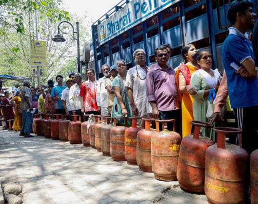 People stand in a queue for LPG cylinders amid reported ongoing LPG supply shortage Mumbai, Mar 13 (ANI): People stand in a queue for LPG cylinders amid reported ongoing LPG supply shortage, in Mumbai on Friday. Mumbai Maharashtra India Copyright: xANIx ANI_20260313618