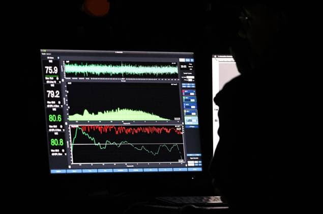 Howard Carpendale - Erfurt 13.03.2026, Erfurt, Anzeige Bildschirm eines Signal Generators Akustik Tontechnik Tontechniker Job Arbeit Veranstaltungsbranche