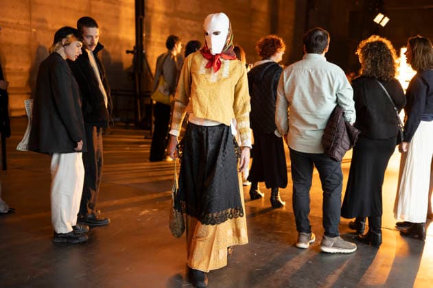 Evade House - MadridEsModa Fashion Week Madrid - 13 Mar 2026 A model walks the runway wearing a design by Evade House during the MadridEsModa Fashion Week de at Madrid Arena. Madrid Spain Copyright: xAtilanoxGarciax xSOPAxImagesx photos08293