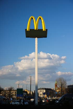 Fast Food Restaurants In Poland McDonald s restaurant sign in Krakow, Poland on March 13th; 2026. Krakow Poland  Copyright: xBeataxZawrzelx originalFilename: zawrzel-fastfood260313_npdfW.jpg