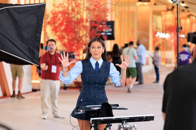 March 13, 2026, Hollywood, California, USA: A reporter on the red carpet during preparations for the 98th Oscars on Friday March 13, 2026 at the Dolby Theater in Hollywood, California for the upcoming Academy Awards. JAVIER ROJAS PI Hollywood USA - ZUMAp124 20260313_zaa_p124_021 Copyright: xJavierxRojasx
