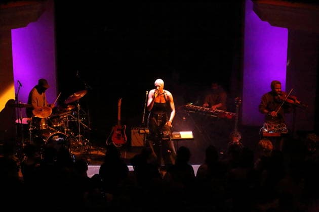 Anaiis bei einem Konzert im Silent Green in Berlin, 13. März 2026. Anaiis Konzert Berlin
