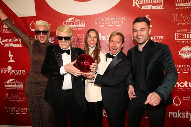 Brigitte Nielsen, Heino, Nicole Werner, Helmut Werner und Benedict Bartsch bei der Premiere der RTL+ Dokuserie Heino - Karamba, Karacho, Kult! im Filmtheater Kitzbühel. Kitzbühel, 13.03.2026