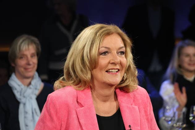 Bettina Tietjen moderiert die NDR Talk Show, Fototermin am 13.3.2026 im Fernsehstudio Hamburg Lokstedt vor der Sendung im 3. Programm des NDR Fernsehen *** Bettina Tietjen hosts the NDR Talk Show, photo session on 13 3 2026 in the Hamburg Lokstedt television studio before the broadcast on the 3 program of NDR television