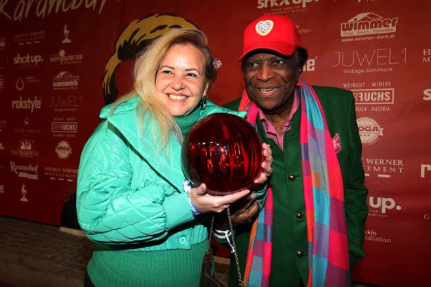 Weltpremiere von HEINO - Karamba, Karacho, Kult! im Filmtheater in Kitzbühel Kitzbühel, 13..03.2026 Roberto Blanco mit seiner Frau Luzandra bei der Weltpremiere von HEINO - Karamba, Karacho, Kult! im Filmtheater in Kitzbühel Tirol Österreich Copyright: xMatthiasxGränzdörferx