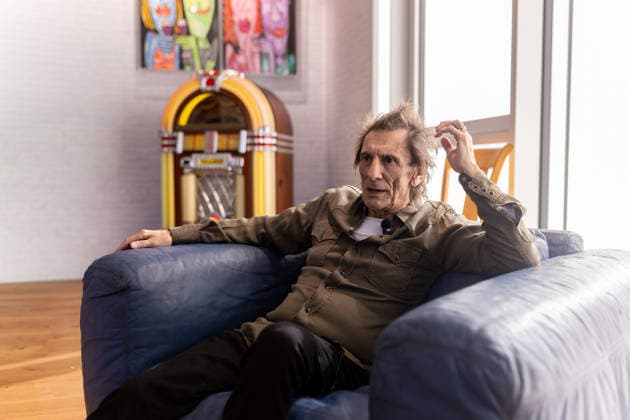 Tuebingen, Rolling Stones-Gitarrist Ron Wood im Neuen Kunstmuseum in Tuebingen, 12.03.2026 Ron Wood im nachgebauten Atelier des Kuenstlers Rizzi im Neuen Kunstmusem