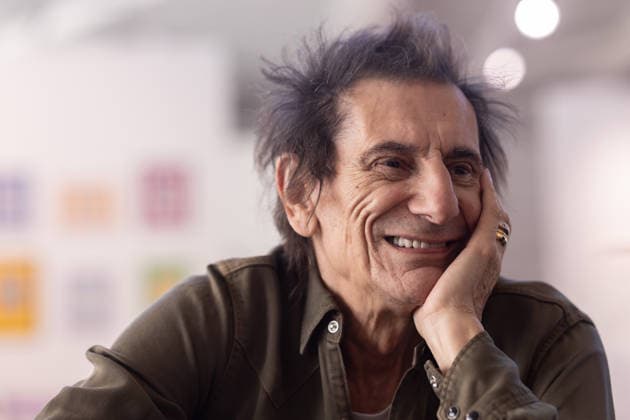 Tuebingen, Rolling Stones-Gitarrist Ron Wood im Neuen Kunstmuseum in Tuebingen, 12.03.2026 Ron Wood im nachgebauten Atelier des Kuenstlers Rizzi im Neuen Kunstmusem