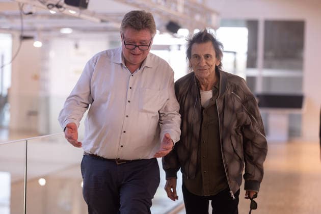 Tuebingen, Rolling Stones-Gitarrist Ron Wood im Neuen Kunstmuseum in Tuebingen, 12.03.2026 Ron Wood (rechts) zusammen mit Bernhard Feil (Direktor Neues Kunstmuseum Tuebingen)