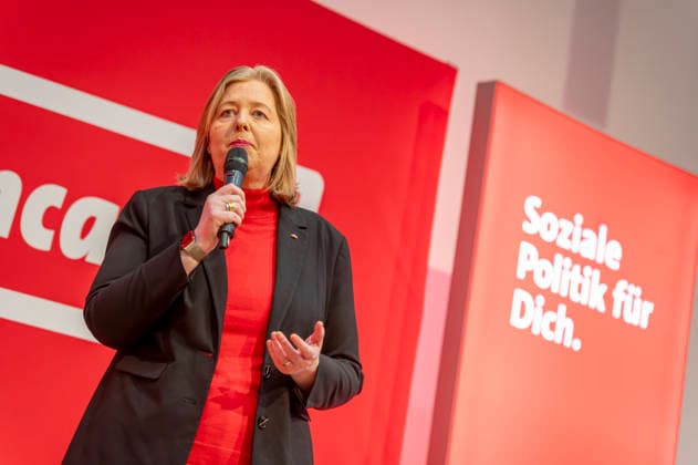 Bärbel Bas beim Debattencamp EUR, Deutschland, Leipzig, 14.03.2026: SPD-Vorsitzende Bärbel Bas diskutiert beim Debattencamp Sachsen 2040 in Leipzig über das neue Grundsatzprogramm. Im Mittelpunkt stehen Diskussionen über die Zukunft der SPD, darunter die Entwicklung eines neuen Grundsatzprogramms und die Einbindung ostdeutscher Perspektiven. Themen sind u.a. die Handlungsfähigkeit des Staates, Migration, Klimaschutz und die Rolle der SPD in der Gesellschaft. *** Bärbel Bas at Debattencamp EUR, Germany, Leipzig, 14 03 2026 SPD Chairwoman Bärbel Bas discusses the new basic program at Debattencamp Sachsen 2040 in Leipzig Discussions will focus on the future of the SPD, including the development of a new basic program and the integra