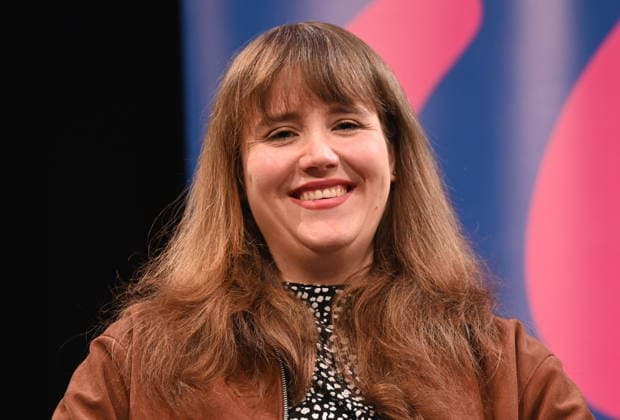 Politikerin Ricarda Lang liest und spricht auf der Lit.Cologne, dem internationalen Literaturfestival