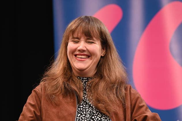 Politikerin Ricarda Lang liest und spricht auf der Lit.Cologne, dem internationalen Literaturfestival