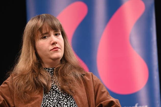 Politikerin Ricarda Lang liest und spricht auf der Lit.Cologne, dem internationalen Literaturfestival