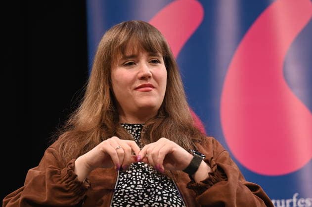 Politikerin Ricarda Lang liest und spricht auf der Lit.Cologne, dem internationalen Literaturfestival