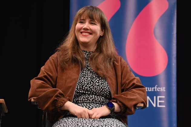 Politikerin Ricarda Lang liest und spricht auf der Lit.Cologne, dem internationalen Literaturfestival