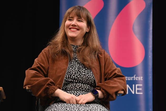 Politikerin Ricarda Lang liest und spricht auf der Lit.Cologne, dem internationalen Literaturfestival