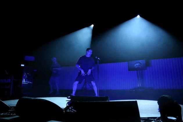 Andrew Fearn und Jason Williamson, v.l., von der Band Sleaford Mods bei einem Konzert im Tempodrom in Berlin, 14. März 2026. Sleaford Mods Konzert Berlin