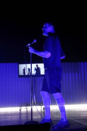 Jason Williamson von der Band Sleaford Mods bei einem Konzert im Tempodrom in Berlin, 14. März 2026. Sleaford Mods Konzert Berlin