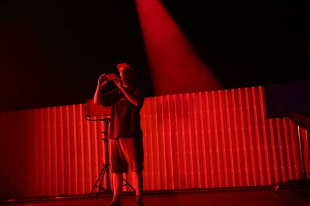 Andrew Fearn von der Band Sleaford Mods bei einem Konzert im Tempodrom in Berlin, 14. März 2026. Sleaford Mods Konzert Berlin