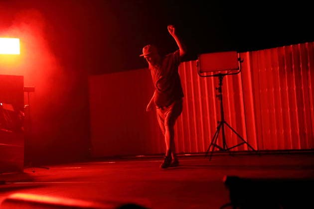 Andrew Fearn von der Band Sleaford Mods bei einem Konzert im Tempodrom in Berlin, 14. März 2026. Sleaford Mods Konzert Berlin