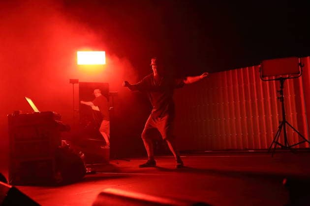 Andrew Fearn von der Band Sleaford Mods bei einem Konzert im Tempodrom in Berlin, 14. März 2026. Sleaford Mods Konzert Berlin