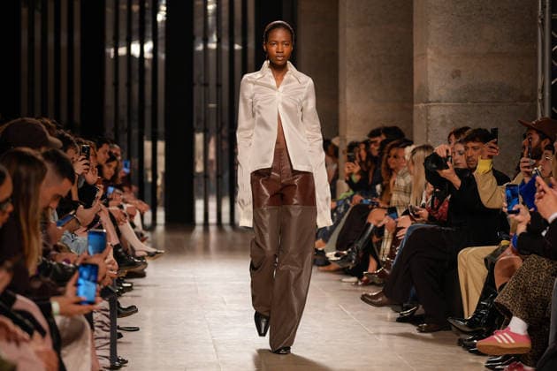 March 14, 2026, Lisbon, Portugal: A model walks the runway during ARNDES fashion show at ModaLisboa Pebbling, Lisbon Fashion Week in Lisboa. Lisbon Portugal - ZUMAs197 20260314_aaa_s197_409 Copyright: xBrunoxdexCarvalhox