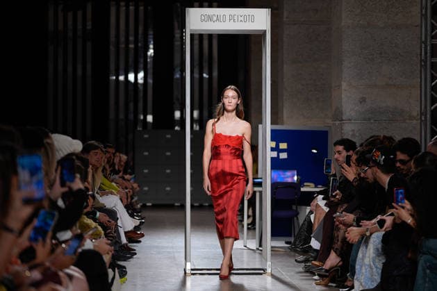 March 14, 2026, Lisbon, Portugal: A model walks the runway during Goncalo Peixoto fashion show at ModaLisboa Pebbling, Lisbon Fashion Week in Lisboa. Lisbon Portugal - ZUMAs197 20260314_aaa_s197_413 Copyright: xBrunoxdexCarvalhox