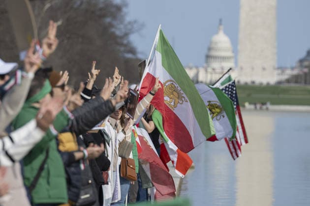 News Bilder des Tages #2 Demonstrators in Washington DC gather in front of Lincoln Memorial to protest Iranian government WASHINGTON DC, UNITED STATES - MARCH 14 : Demonstrators gathered in front of the Lincoln Memorial to protest the Iranian government on March 14, 2026, in Washington DC, United States. Celal Gunes Anadolu Washington United States. Editorial use only. Please get in touch for any other usage.  Copyright: x2026xAnadoluxCelalxGunesx