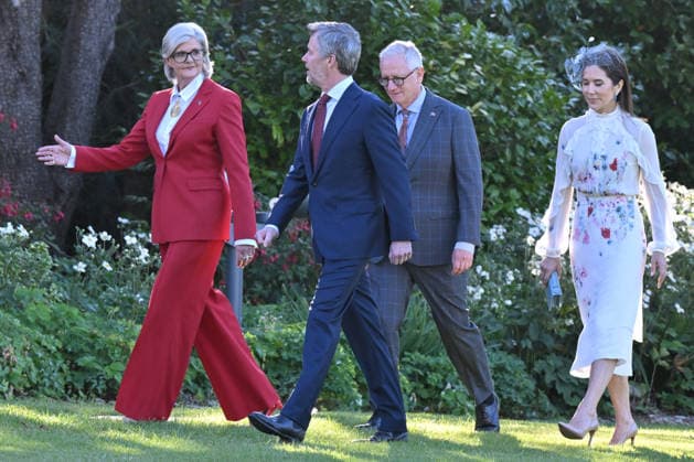 DENMARK ROYALS AUSTRALIA VISIT, Denmark s King Federik X and Queen Mary are escorted by Australia™s Governor-General Sam Mostyn and her husband Simeon Beckett during a Ceremonial Welcome at Government House in Canberra, Sunday, March 15, 2026. ( NO ARCHIVING CANBERRA AUSTRALIAN CAPITAL TERRITORY AUSTRALIA  Copyright: xMICKxTSIKASx 20260315153045716573
