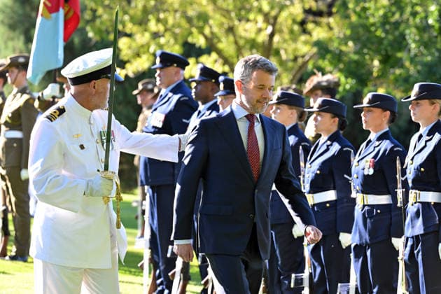 DENMARK ROYALS AUSTRALIA VISIT, Denmark s King Federik X inspects the Guard of Honour during a Ceremonial Welcome at Government House in Canberra, Sunday, March 15, 2026. ( NO ARCHIVING CANBERRA AUSTRALIAN CAPITAL TERRITORY AUSTRALIA  Copyright: xMICKxTSIKASx 20260315144834649845