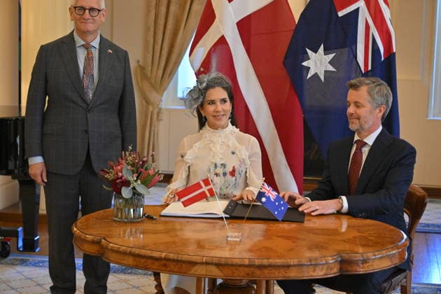 DENMARK ROYALS AUSTRALIA VISIT, Denmark s King Federik X and Queen Mary asign the Visitors Book during a Ceremonial Welcome at Government House in Canberra, Sunday, March 15, 2026. ( NO ARCHIVING CANBERRA AUSTRALIAN CAPITAL TERRITORY AUSTRALIA  Copyright: xMICKxTSIKASx 20260315136378494118