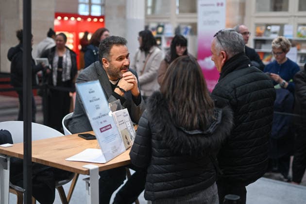 Les Grandes Rencontres Hachette Book Fair - Paris Bruce Toussaint during the book fair Les Grandes Rencontres Hachette organized by Hachette Livre at the Palais Brongniart to mark its 200th anniversary, in Paris, France on March 14, 2026. Photo by Lionel Urman ABACAPRESS.COM Paris France  Copyright: xUrmanxLionel ABACAx