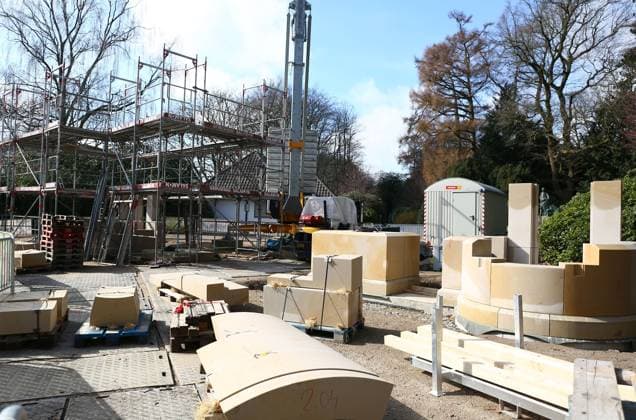 15.03.2026, xcex, GER, Hamburg, Stellingen, Zoo, Kultur, Tiere, Fruehlingserwachen im Tierpark Hagenbeck, Baustelle am historischen Jugendstil-Tor, Eingangstor, Wiederaufbau, Wahrzeichen, Symbolbild