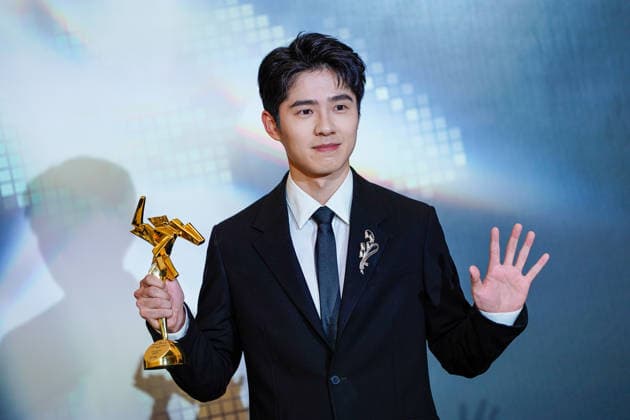 HONGKONG-ENT ASIA-FILM-AWARDS Chinese Actor Liu Haoran, holing a trophy posing for a photo at the Asian Film Awards in Hong Kong, March 15, 2026. NEXPHER Vernon Yuen HONG KONG