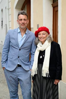 Sebastian Kommerell mit Mutter Blanche Kommerell bei der Vernissage & Lesung Gesichter in der Galerie Zwoneun. Görlitz, 14.03.2026