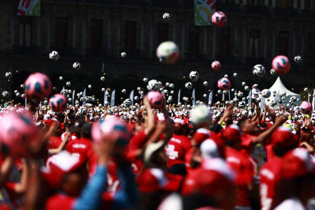 Mexico City attempts to break Guinness World Record for largest football lesson MEXICO CITY, MEXICO - MARCH 15: Participants take part in a football lesson during an attempt to break the Guinness World Record for the world s largest football (soccer) lesson, at Zocalo square, in Mexico City, Mexico on March 15, 2026. Thousands of people gathered to take part in the attempt to break the record in a soccer lesson organized by the Mexico City government as part of activities ahead of the 2026 FIFA World Cup. Daniel Cardenas Anadolu Mexico City Mexico. Editorial use only. Please get in touch for any other usage.  Copyright: x2026xAnadoluxDanielxCardenasx