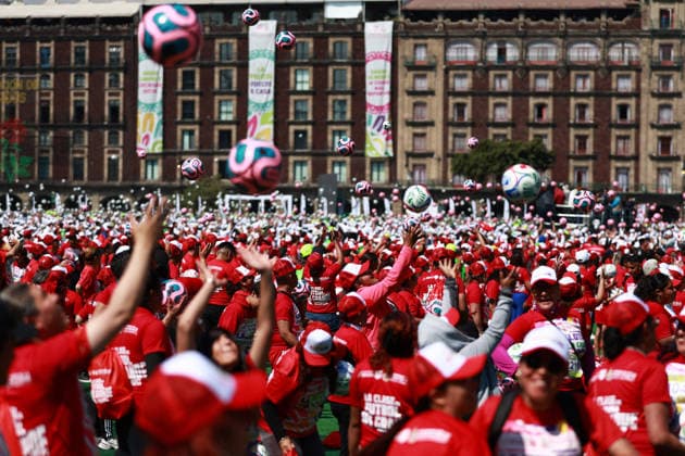 Mexico City attempts to break Guinness World Record for largest football lesson MEXICO CITY, MEXICO - MARCH 15: Participants take part in a football lesson during an attempt to break the Guinness World Record for the world s largest football (soccer) lesson, at Zocalo square, in Mexico City, Mexico on March 15, 2026. Thousands of people gathered to take part in the attempt to break the record in a soccer lesson organized by the Mexico City government as part of activities ahead of the 2026 FIFA World Cup. Daniel Cardenas Anadolu Mexico City Mexico. Editorial use only. Please get in touch for any other usage.  Copyright: x2026xAnadoluxDanielxCardenasx