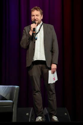 Tobias Bock bei der lit.Cologne 2026 Veranstaltung Prager Verbrechen - Sabine Rückert und Dietmar Bär über Egon Erwin Kisch im Theater am Tanzbrunnen. Köln, 15.03.2026