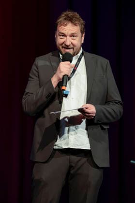Tobias Bock bei der lit.Cologne 2026 Veranstaltung Prager Verbrechen - Sabine Rückert und Dietmar Bär über Egon Erwin Kisch im Theater am Tanzbrunnen. Köln, 15.03.2026