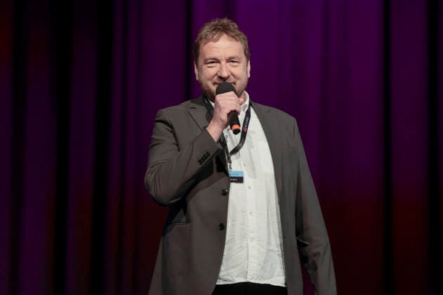 Tobias Bock bei der lit.Cologne 2026 Veranstaltung Prager Verbrechen - Sabine Rückert und Dietmar Bär über Egon Erwin Kisch im Theater am Tanzbrunnen. Köln, 15.03.2026