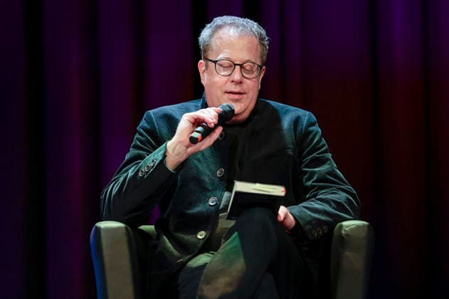 Thomas Laue bei der lit.Cologne 2026 Veranstaltung Prager Verbrechen - Sabine Rückert und Dietmar Bär über Egon Erwin Kisch im Theater am Tanzbrunnen. Köln, 15.03.2026